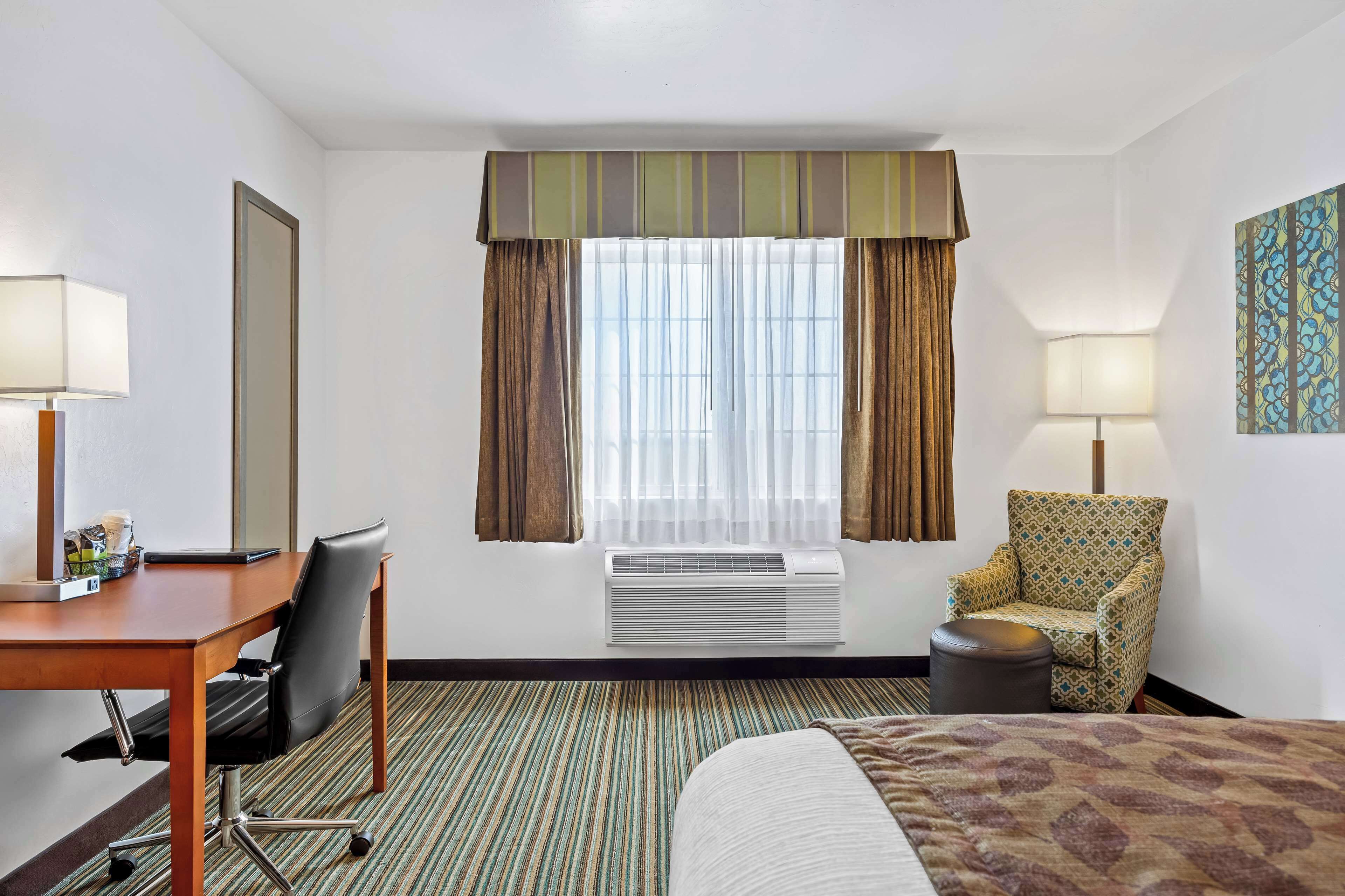 standard room, 1 king bed, non smoking, refrigerator & microwave | desk, iron/ironing board, cots/infant beds, wifi