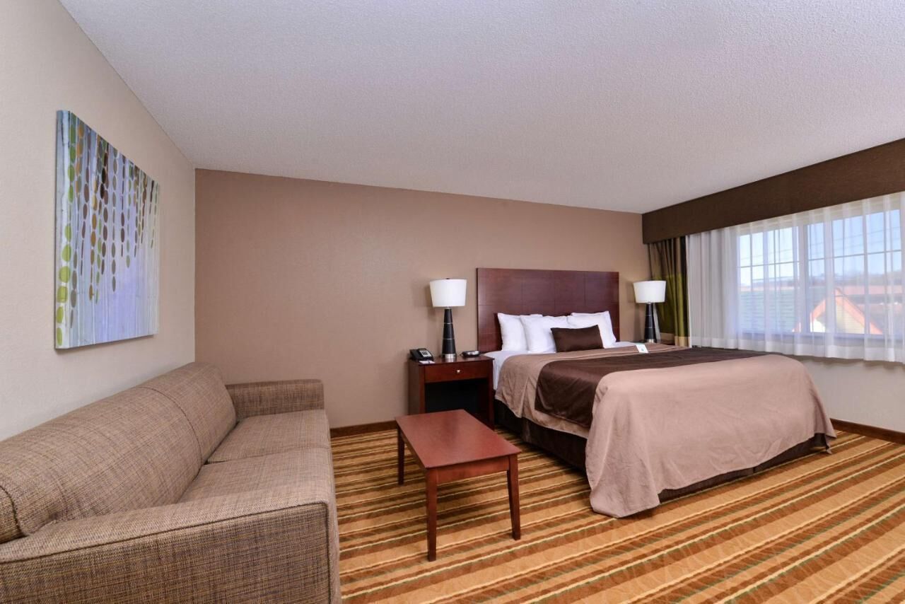 Mørklægningsgardiner, strygejern/strygebræt, internet, sengetøj