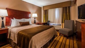 Cortinas blackout, tabla de planchar con plancha y acceso a internet