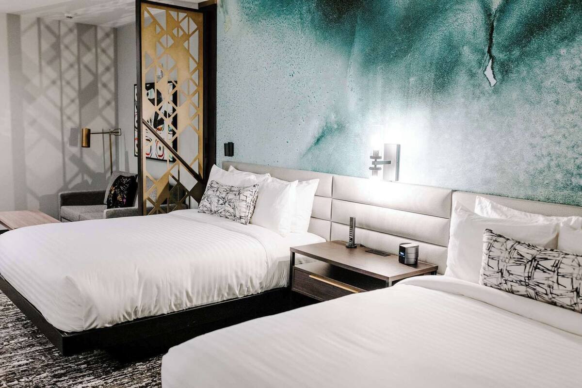 Surmatelas, bureau, fer et planche à repasser, Wi-Fi gratuit