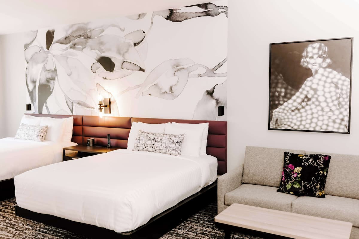 Surmatelas, bureau, fer et planche à repasser, Wi-Fi gratuit