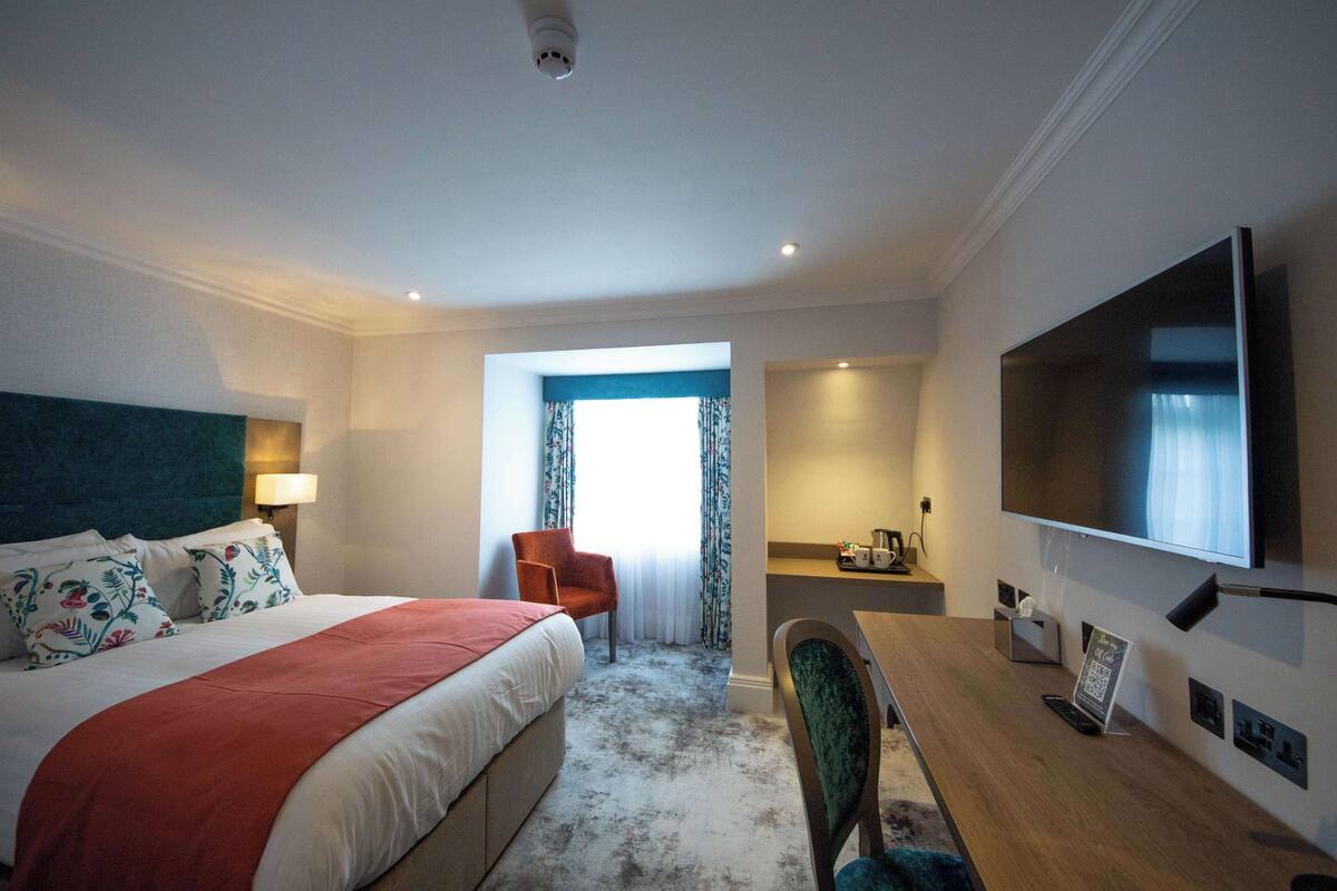 Rom – standard, 1 dobbeltseng, ikke-røyk (Cozy Room;Small Room) | Skrivebord, blendingsgardiner, strykejern/-brett og wi-fi (inkludert)