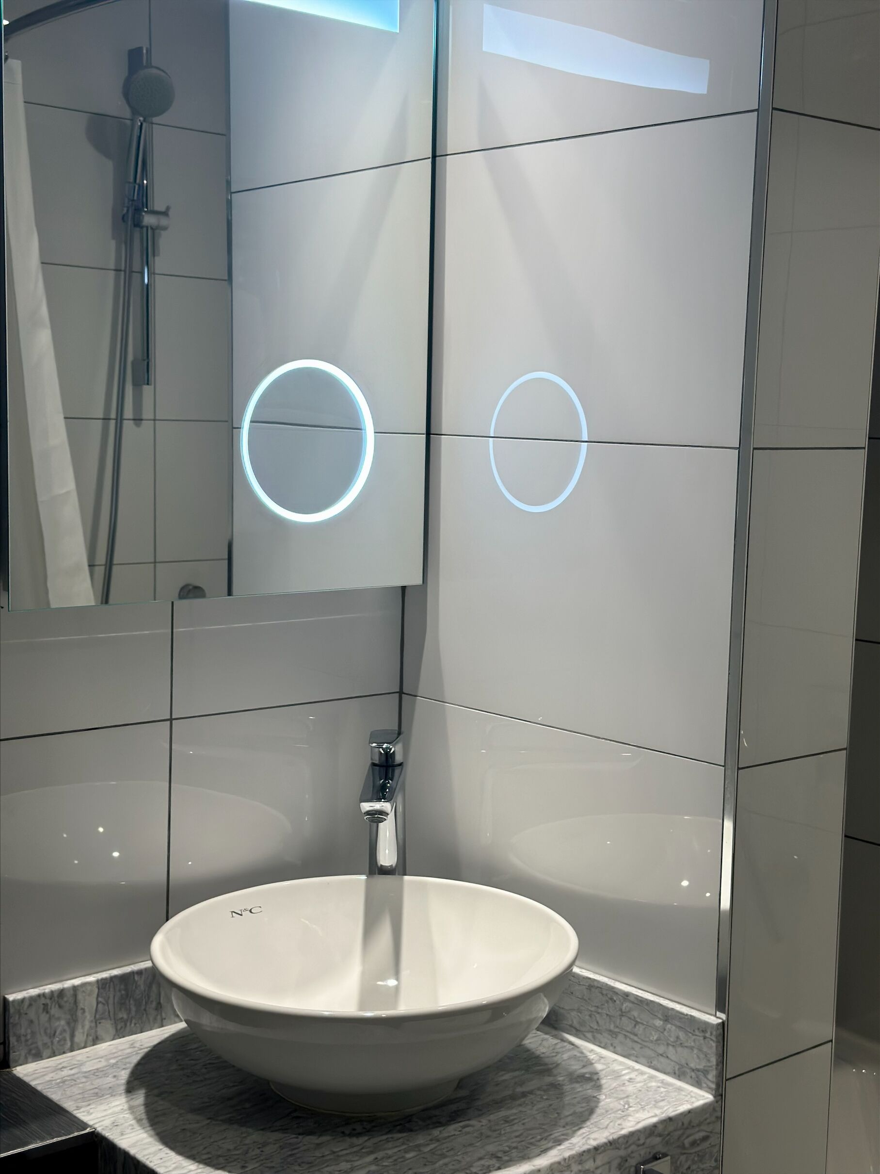 standard room, 1 double bed, non smoking (small room) | 1 bedroom, individually decorated, individually furnished, desk