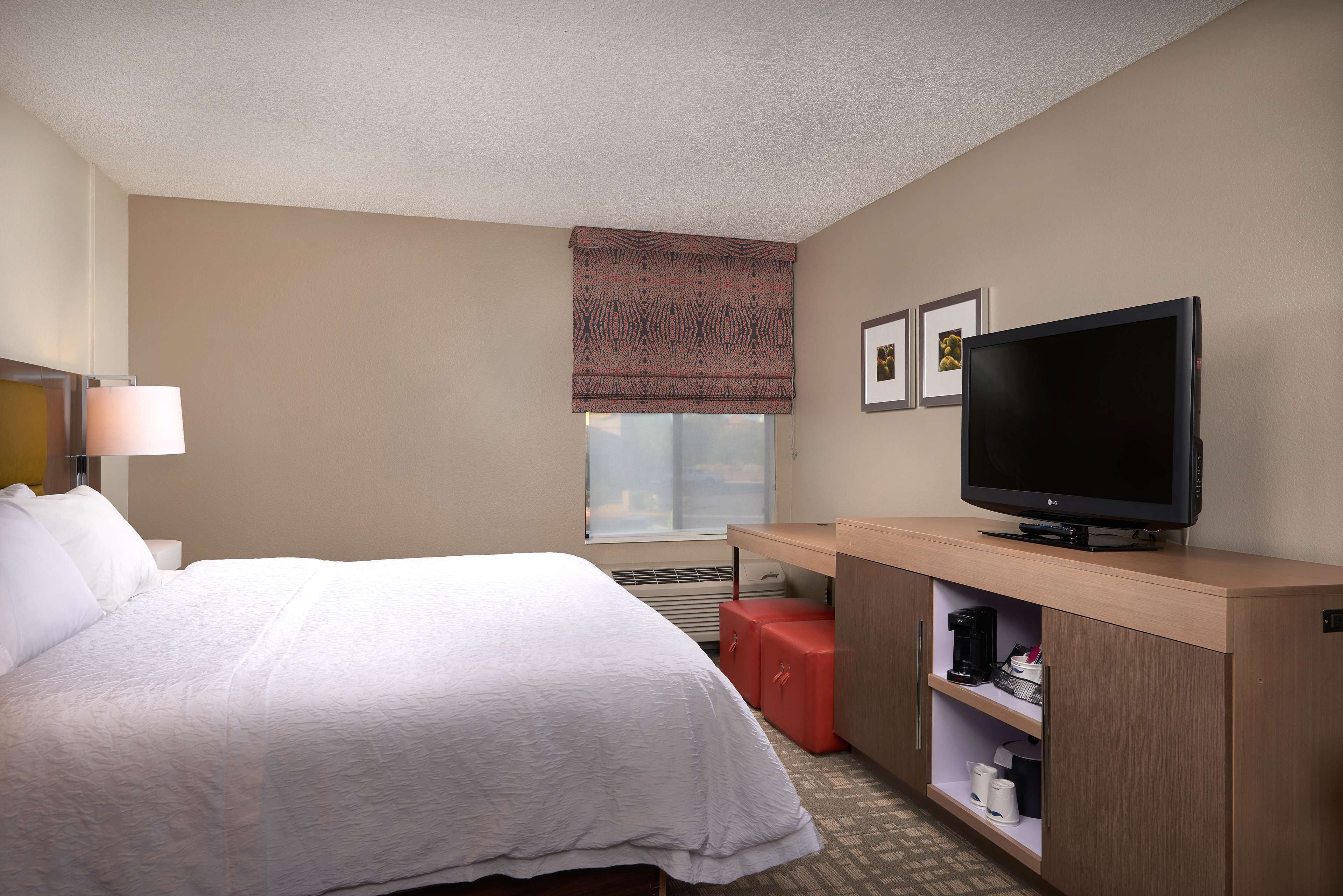 deluxe room, 1 king bed, non smoking | in-room safe, iron/ironing board, free cots/infant beds, rollaway beds