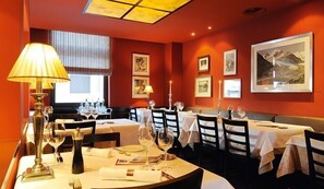 3 restauranter, frokost, lunsj og middag serveres, italienske retter