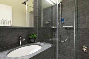 Hair dryer, towels - Hotel Misani (Celerina-Schlarigna)