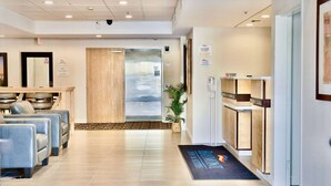 Lobby - Baymont by Wyndham Tucson Airport (Tucson)
