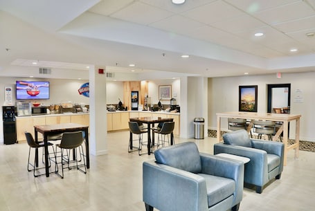 Lobby. Baymont by Wyndham Tucson Airport
