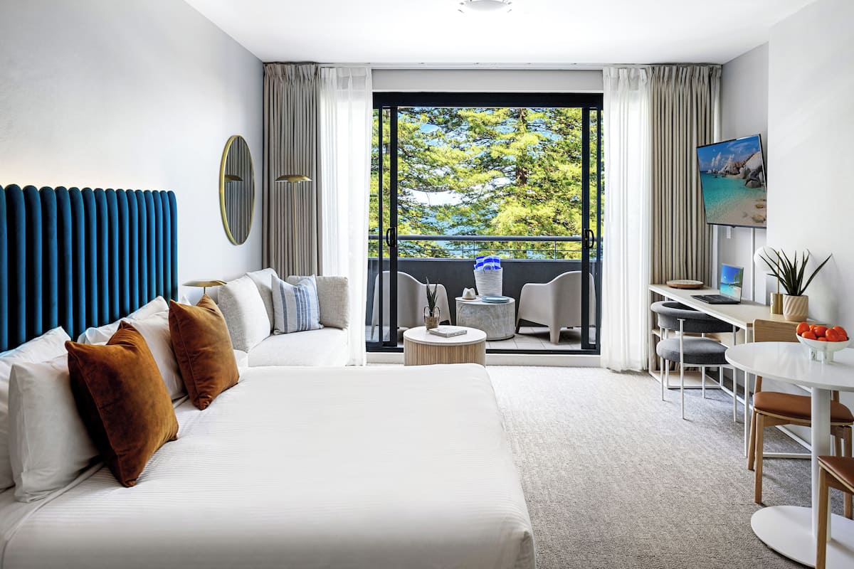 studio king apartment | 1 bedroom, individually furnished, desk, laptop workspace