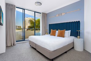 Individually furnished, desk, laptop workspace, blackout curtains - Quest Cronulla Beach (Cronulla)