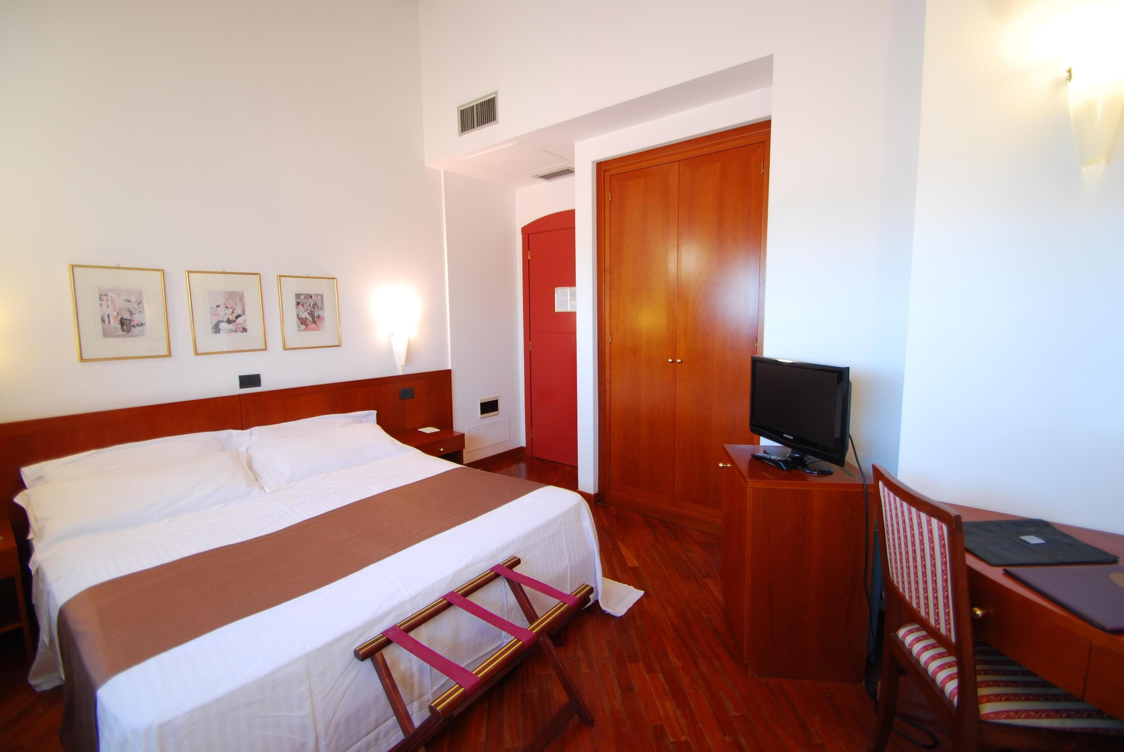 1 bedroom, down duvets, minibar, individually furnished