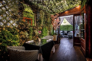 Breakfast, lunch and dinner served