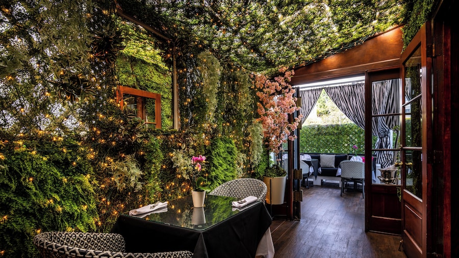 Beverly Hills Plaza Hotel & Spa