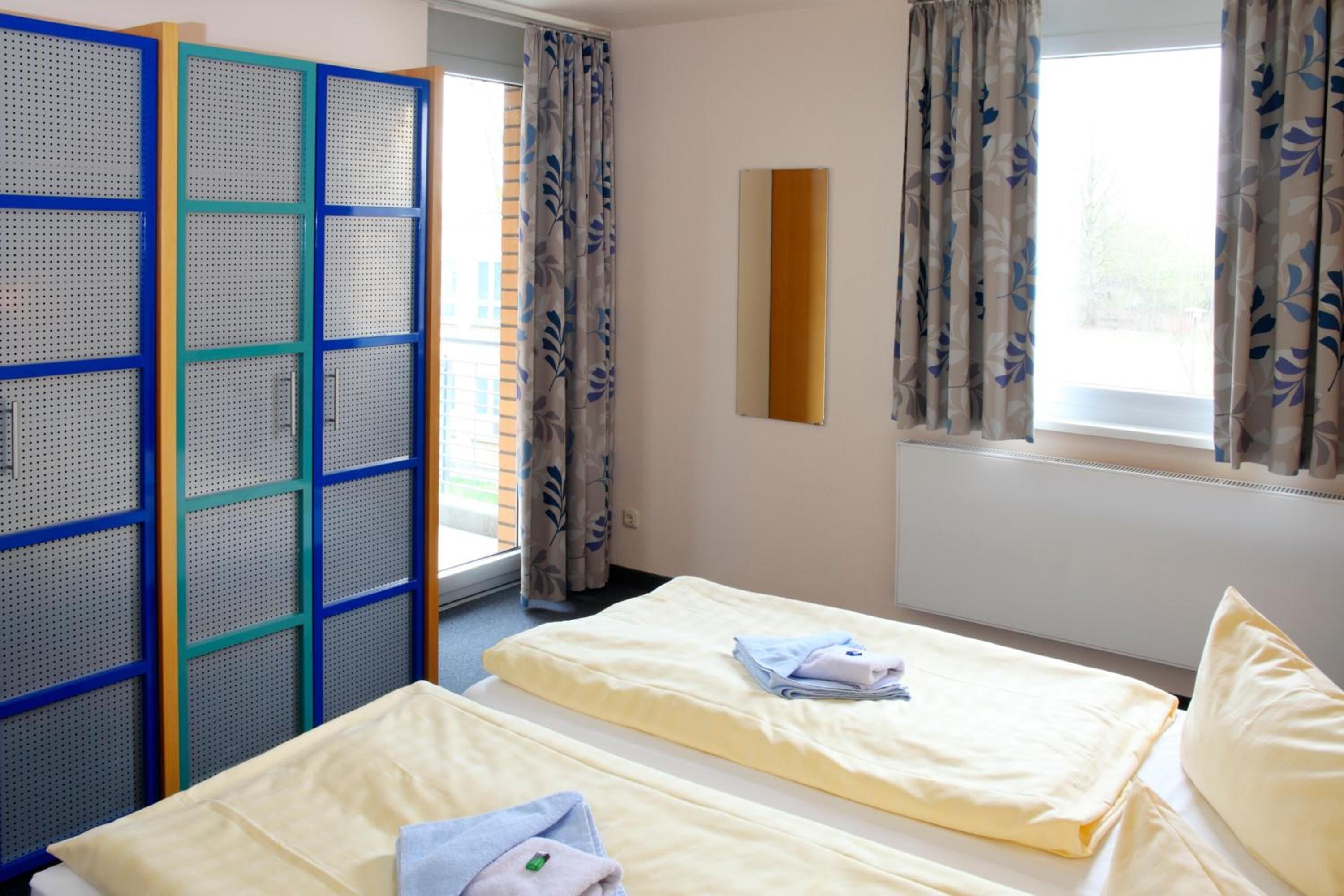 Zimmersafe, Schreibtisch, Bügeleisen/Bügelbrett, Babybetten