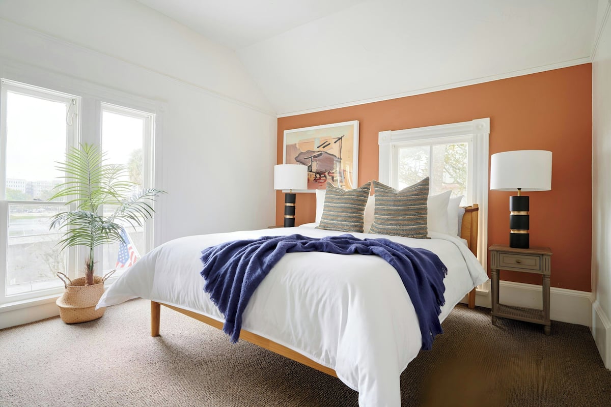 Individually furnished, iron/ironing board, free cribs/infant beds, WiFi