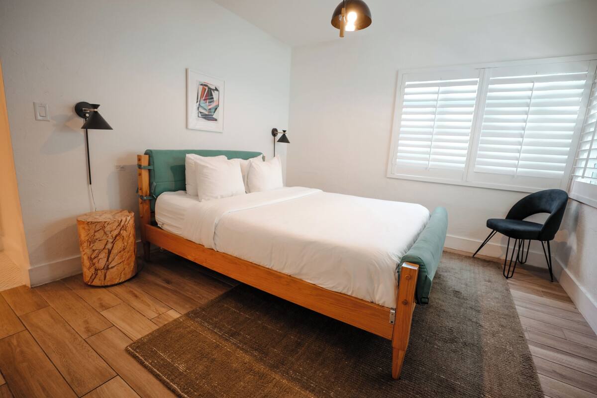 Iron/ironing board, travel crib, WiFi, individually furnished