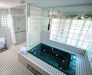 Superior Studio, 1 Queen Bed, Mobility Accessible | Bathroom | Free toiletries, hair dryer, towels, soap -  Suites by The Wellborn (Orlando)