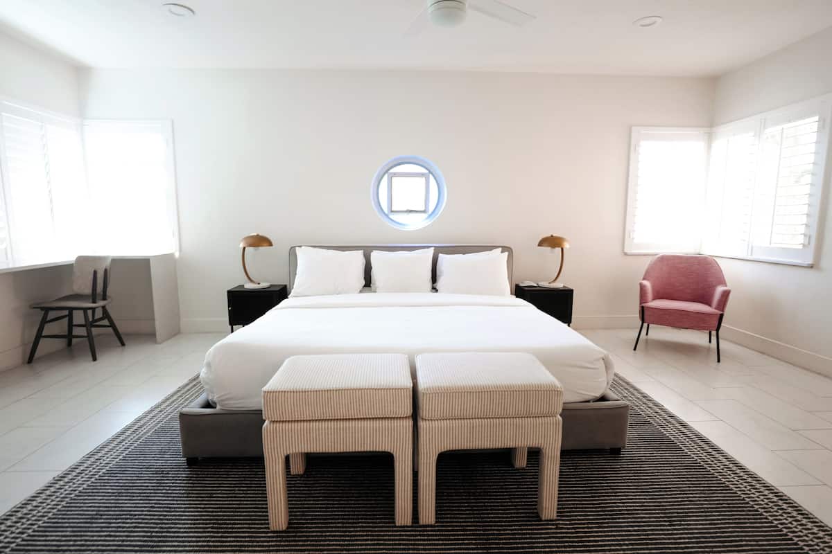 Superior Studio, 1 King Bed | Iron/ironing board, travel crib, WiFi, individually furnished
