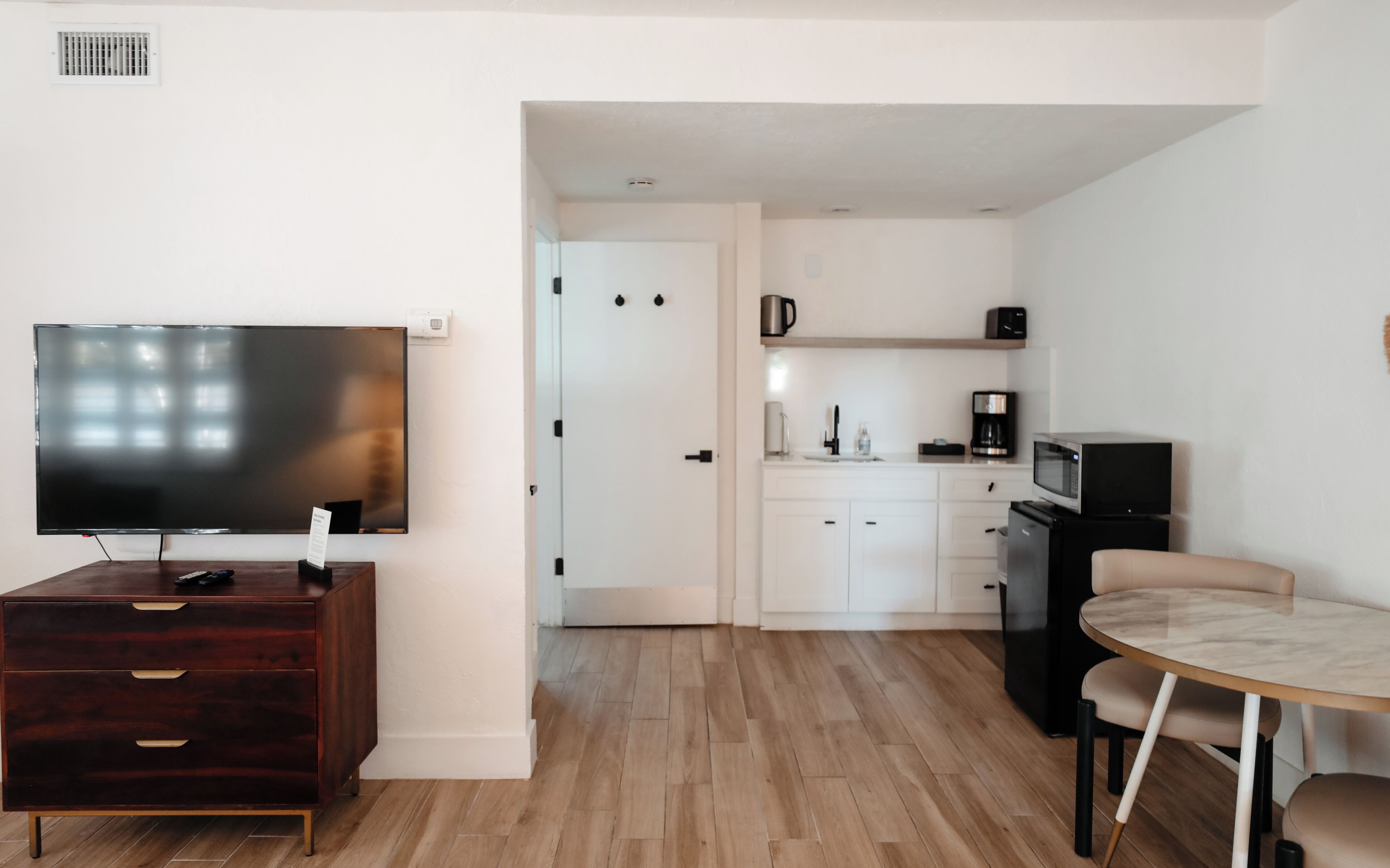 Superior Studio, 1 Queen Bed, Mobility Accessible | Iron/ironing board, travel cot, WiFi, individually furnished