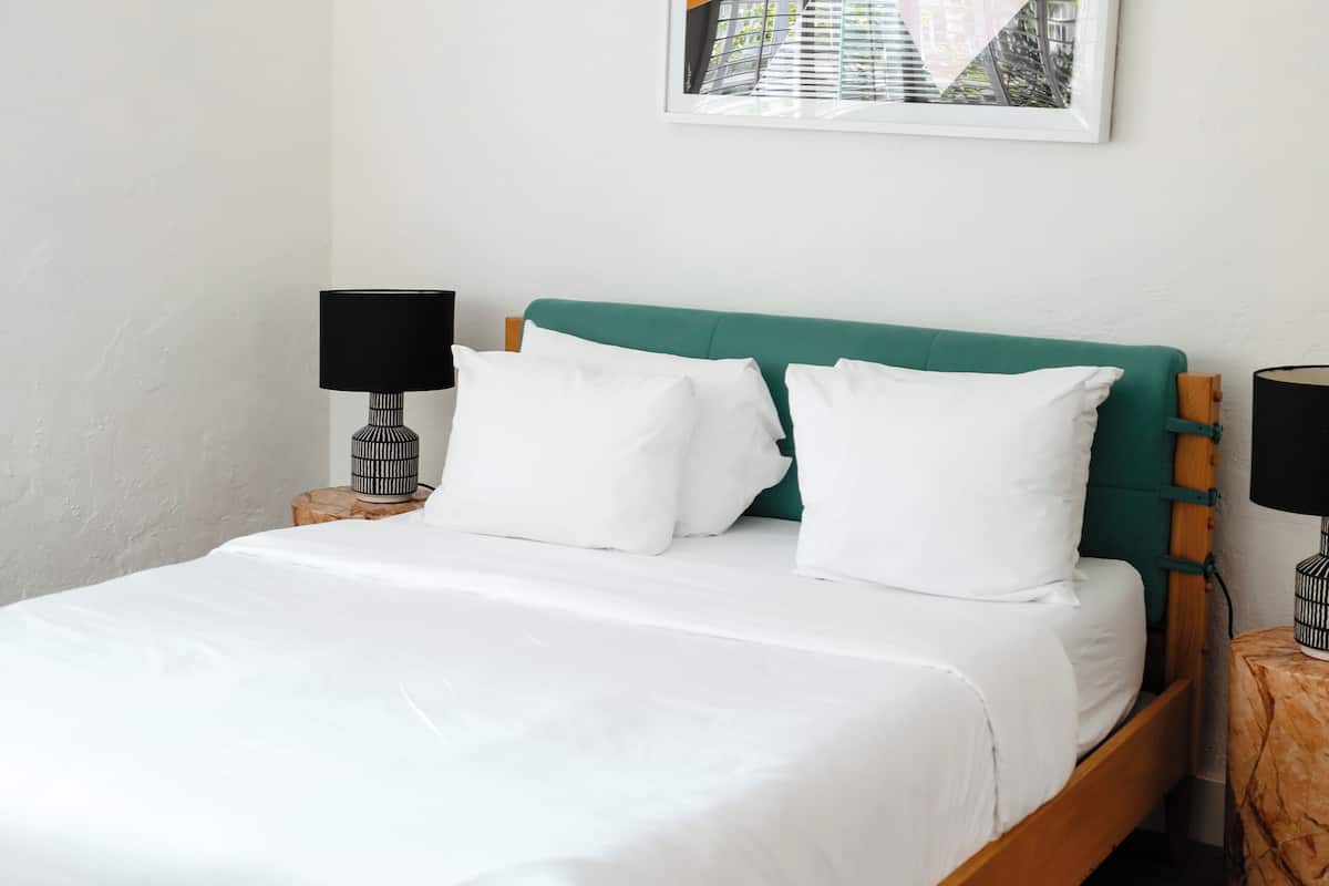 Suite, 1 King Bed with Sofa bed | Iron/ironing board, travel crib, WiFi, individually furnished