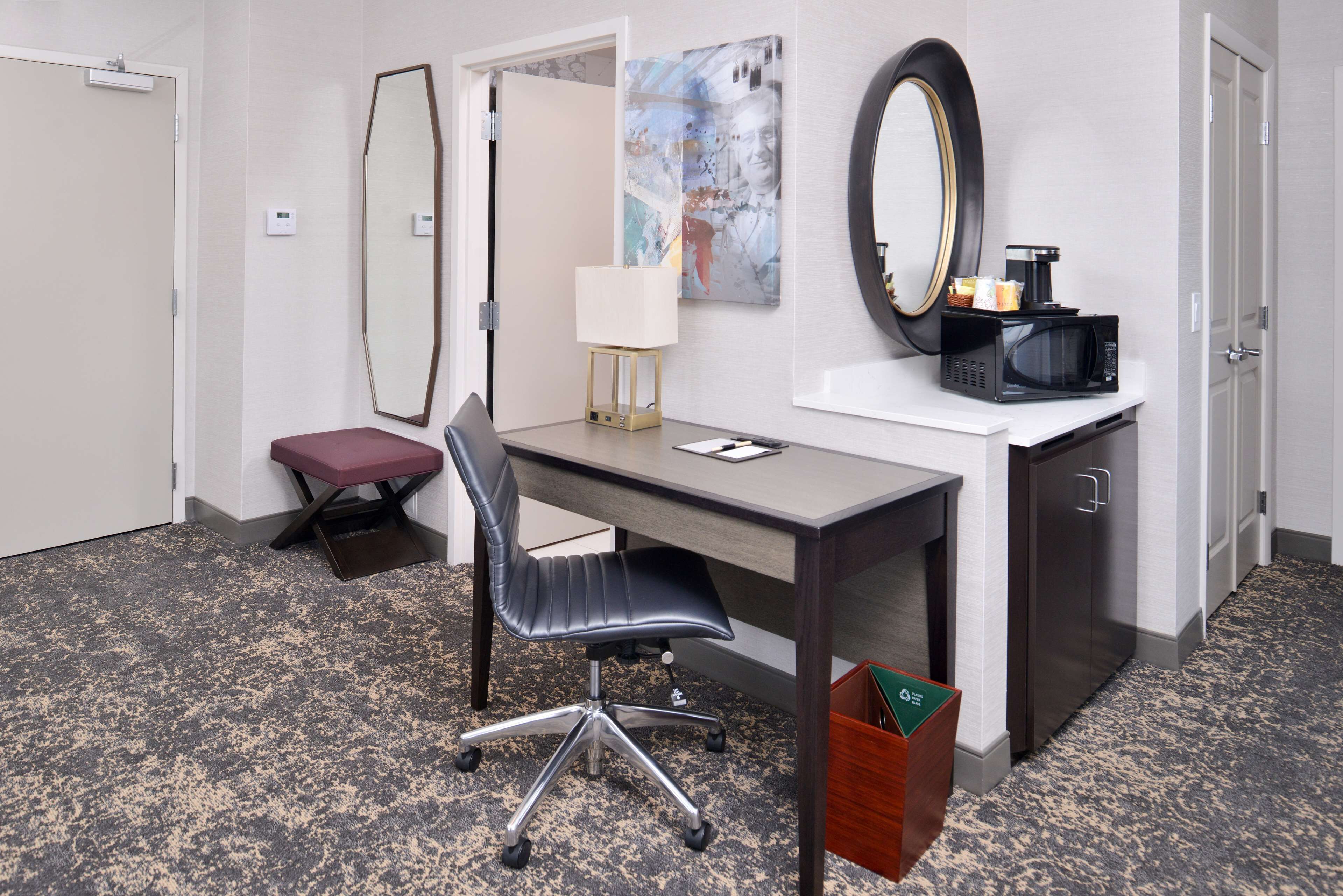 in-room safe, desk, laptop workspace, blackout curtains