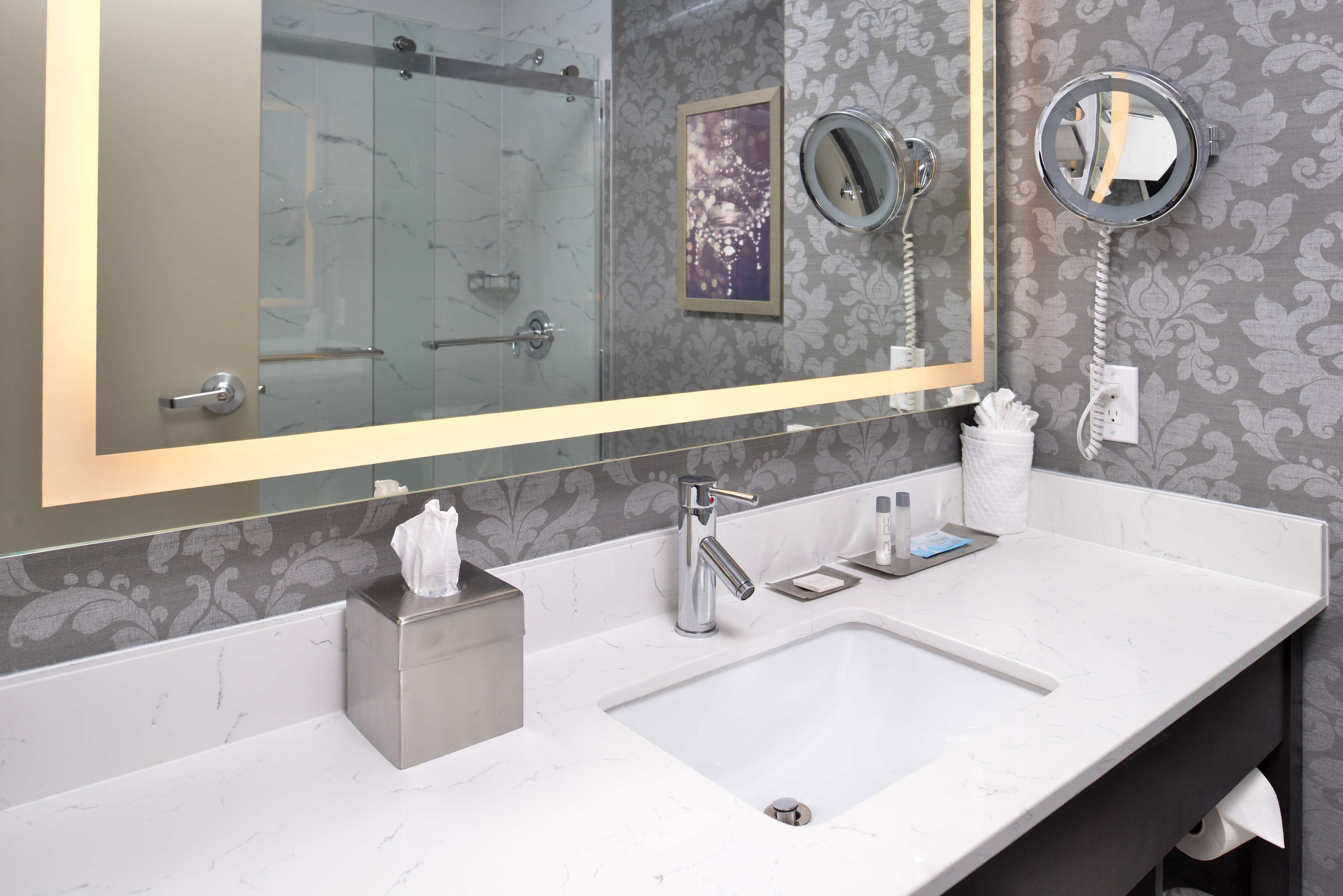 in-room safe, desk, laptop workspace, blackout curtains