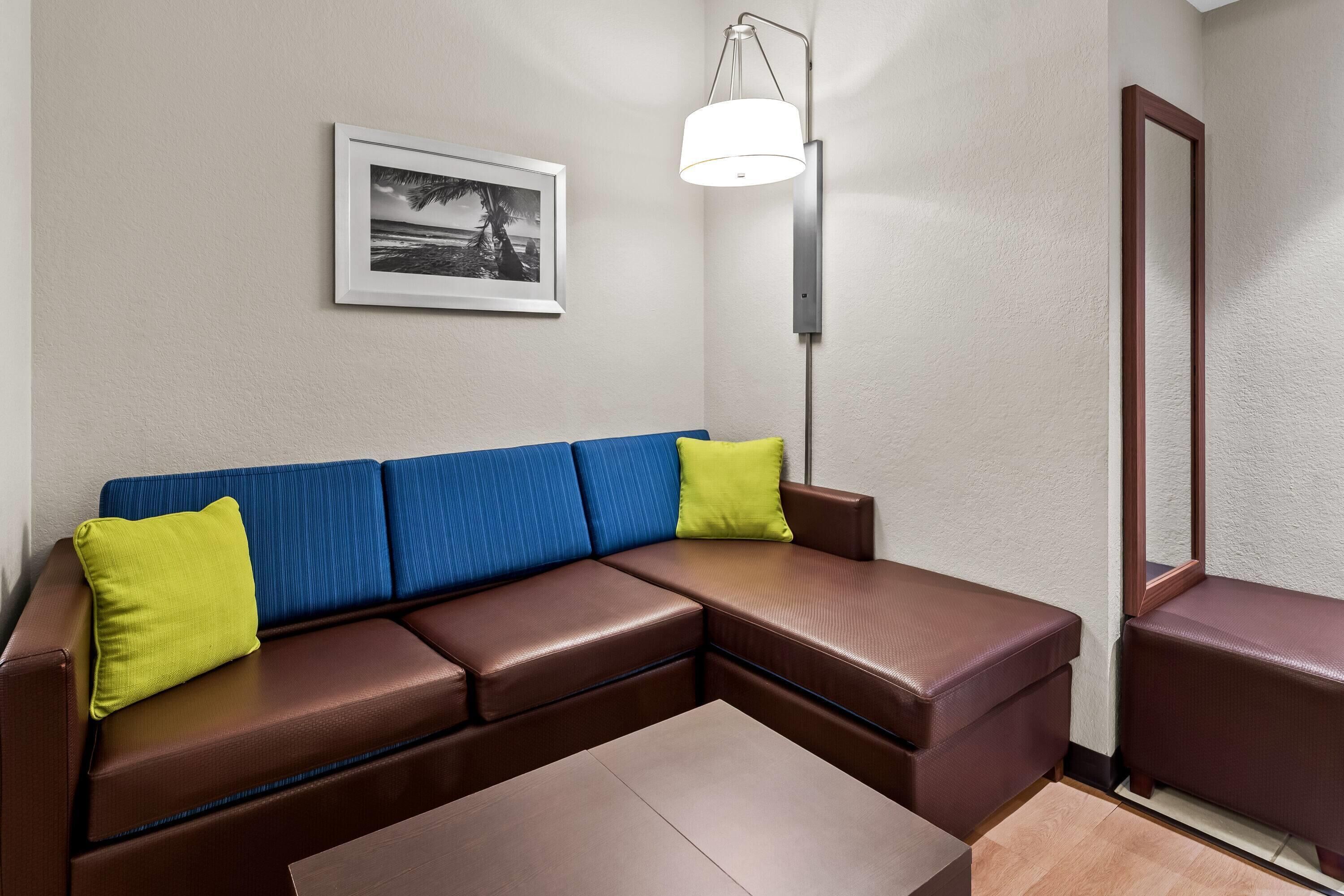 room, 1 king bed, non smoking | 1 bedroom, premium bedding, desk, blackout curtains