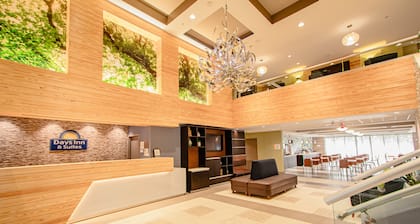 Days Inn & Suites by Wyndham Fort Myers Near JetBlue Park