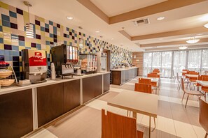 Desayuno para llevar gratuito y diario