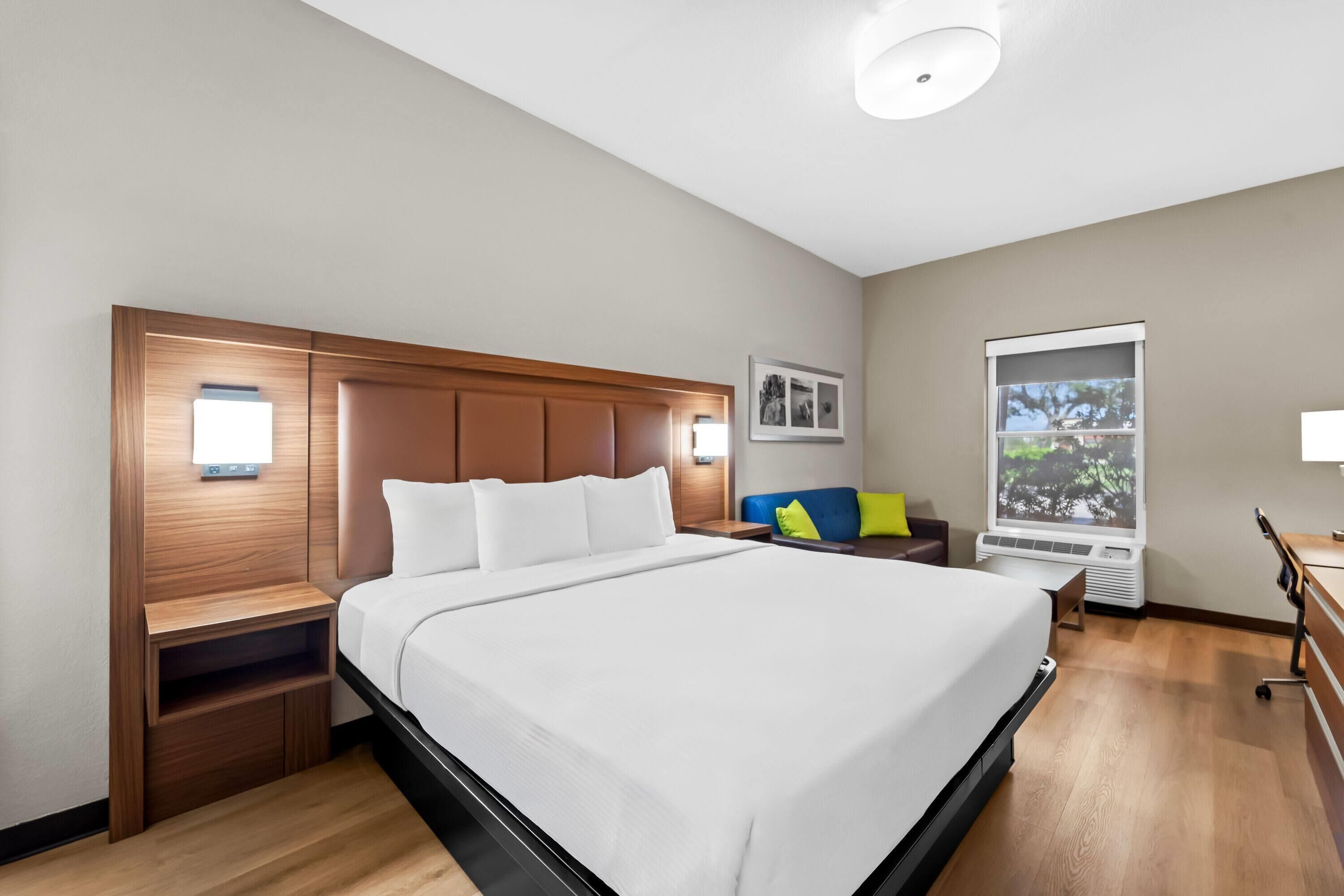 Rom, 1 kingsize-seng, tilgjengelighetstilpasset, ikke-røyk (Mobility) | Sengetøy av topp kvalitet, skrivebord og blendingsgardiner