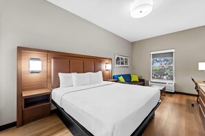 Room, 1 King Bed, Accessible, Non Smoking (Mobility) | Premium bedding, desk, blackout drapes, iron/ironing board - Days Inn & Suites by Wyndham Fort Myers Near JetBlue Park (Fort Myers)