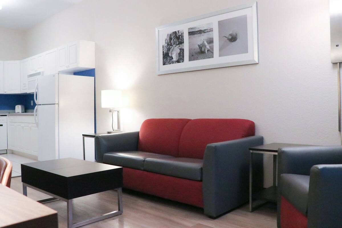 suite, 2 queen beds, non smoking (one-bedroom) | living area | tv