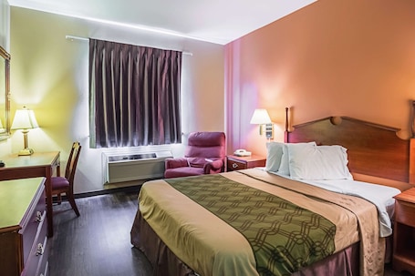 Skrivbord, strykjärn/strykbräda, gratis wi-fi och sängkläder. Econo Lodge Inn & Suites Ripley