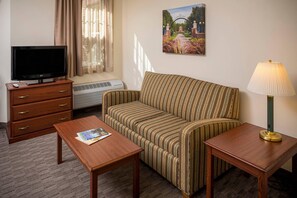 套房, 无烟房 | 客房内保险箱、办公桌、遮光窗帘、熨斗/熨衣板