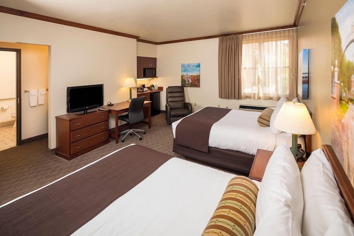 Suite, 2 Queen Beds, Accessible, Non Smoking