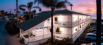 Del Mar Beach Hotel