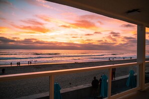 Deluxe Room, 1 King Bed, Ocean View | Beach/ocean view