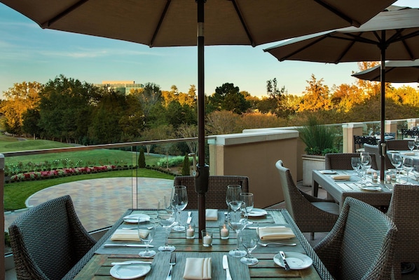 Breakfast, dinner served; American cuisine, garden views