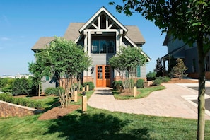 Cottage, 4 Bedrooms, Balcony | Frette Italian sheets, premium bedding, pillowtop beds, minibar