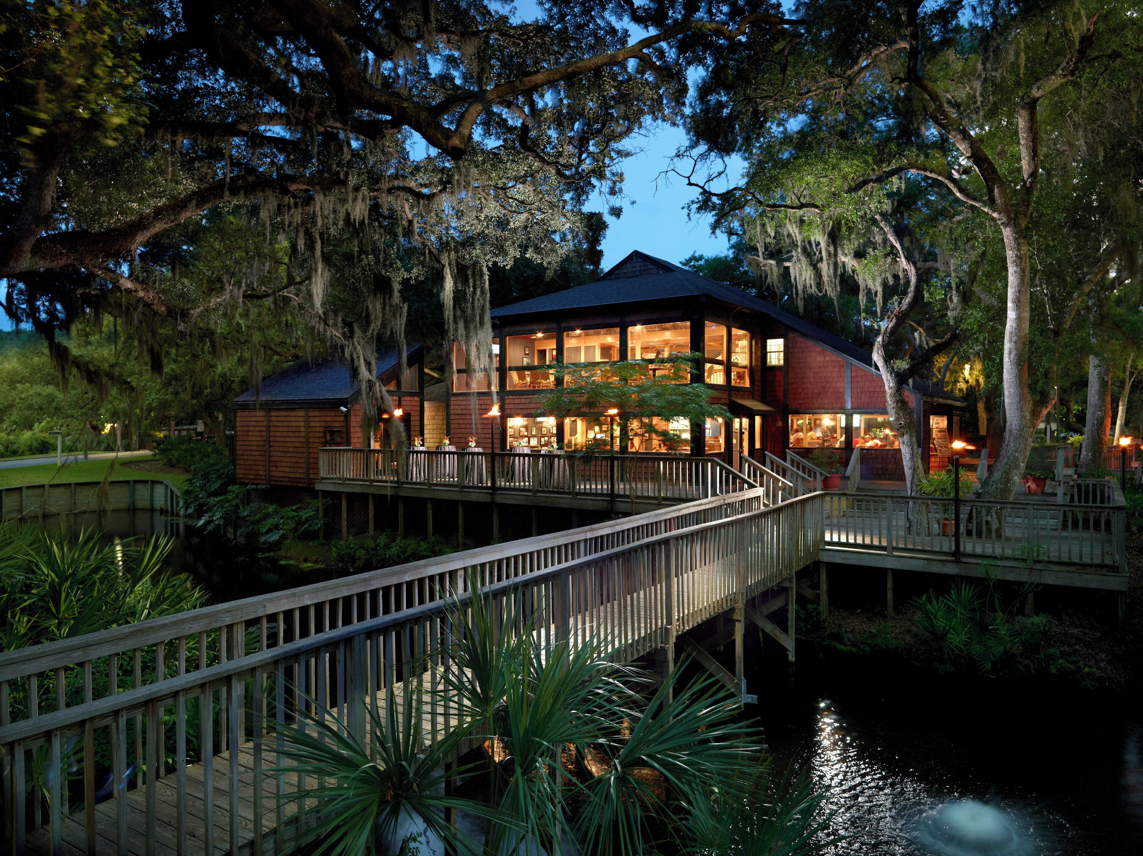 9 restaurants; breakfast, lunch, and dinner served