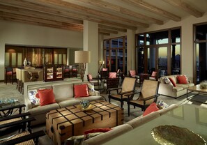 4 Bars/Lounges, Poolbar