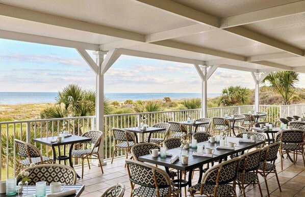 9 restaurants, breakfast, lunch, dinner served; pizza  - The Villas of Amelia Island (Fernandina Beach)