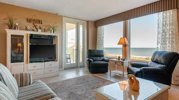 Premium bedding, in-room safe, individually decorated