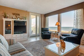 Hochwertige Bettwaren, Zimmersafe, individuell dekoriert