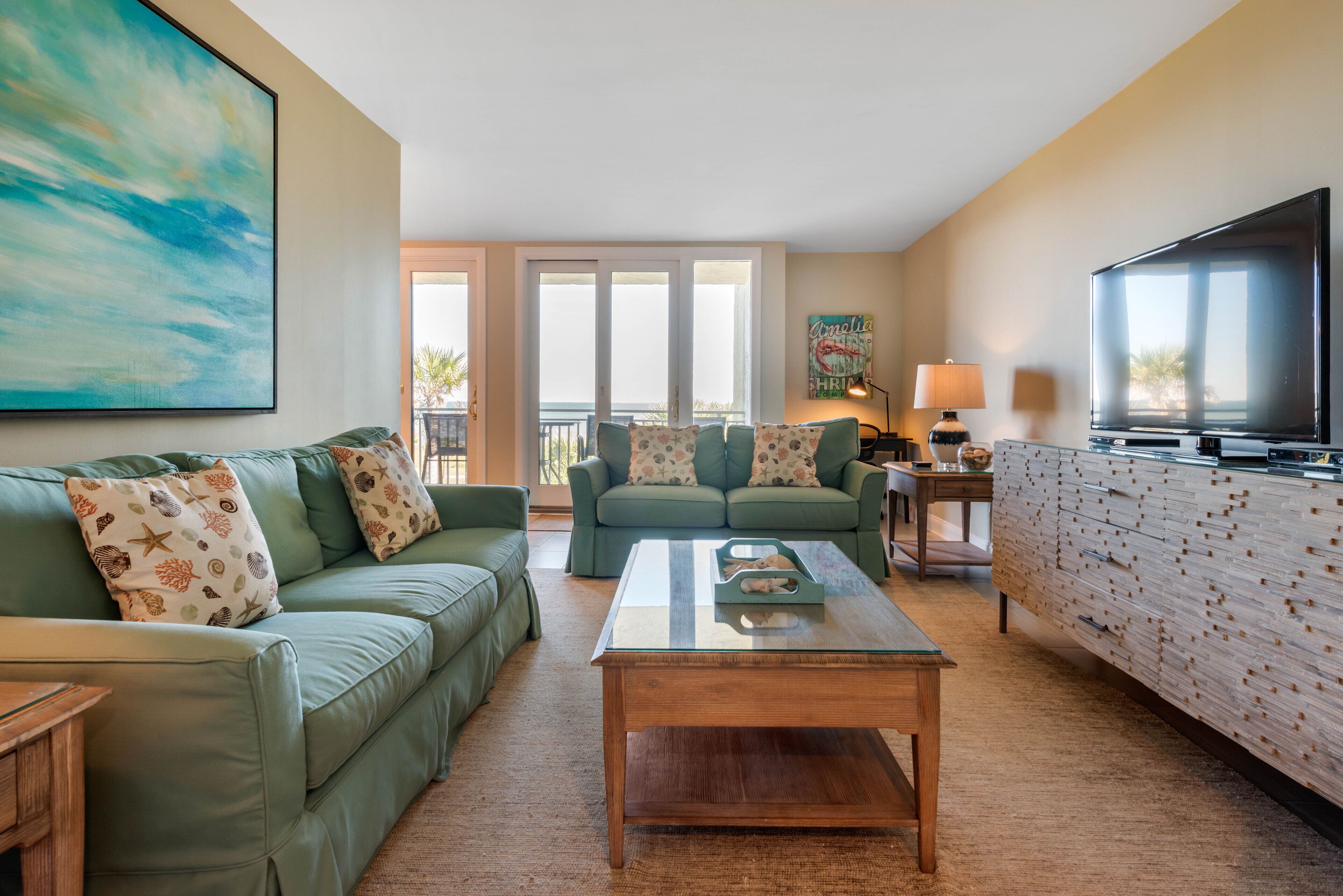 Premium bedding, in-room safe, individually decorated