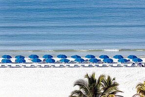 On the beach, white sand - Marco Beach Ocean Resort (Marco Island)