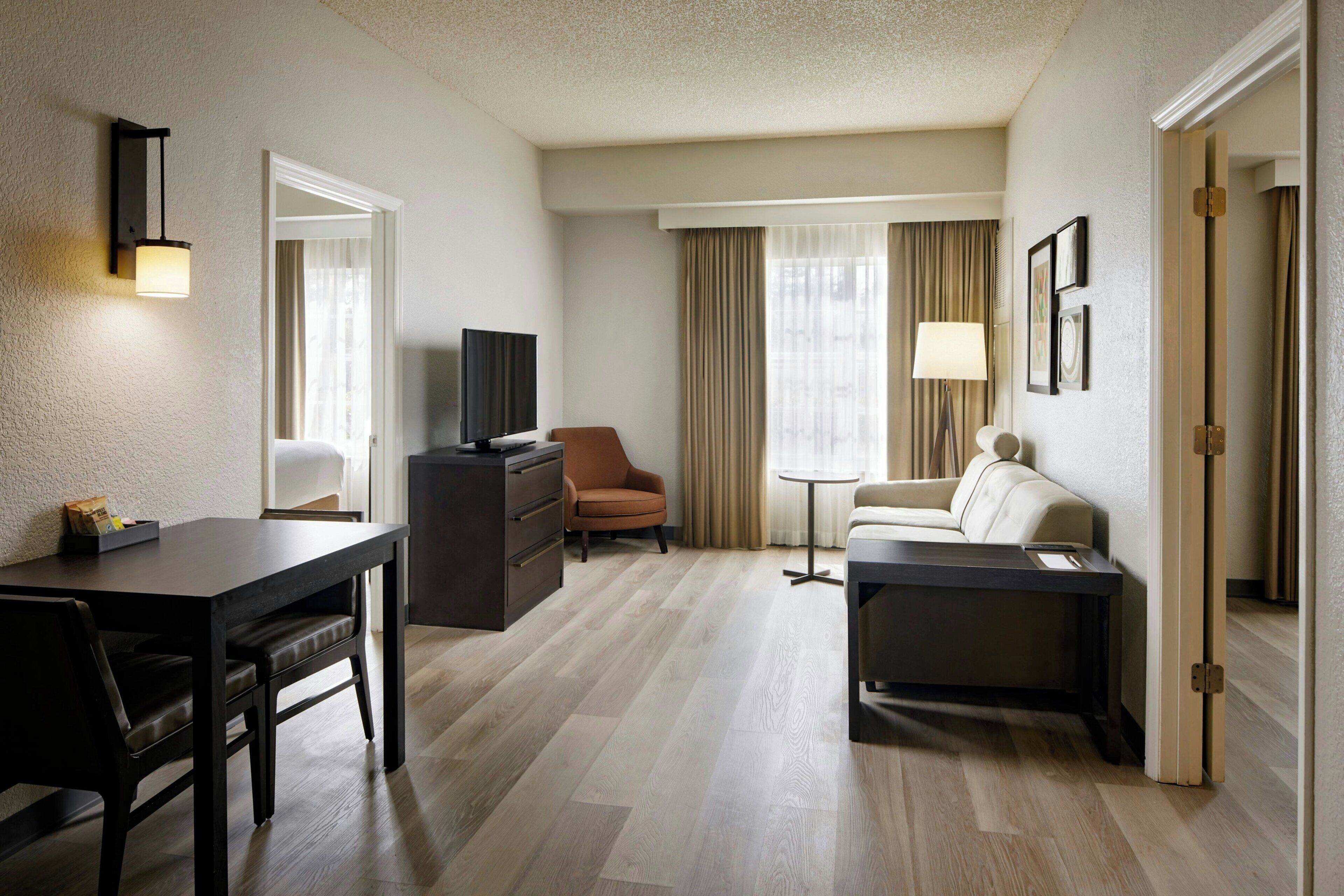 Suite, 2 Bedrooms | Living area