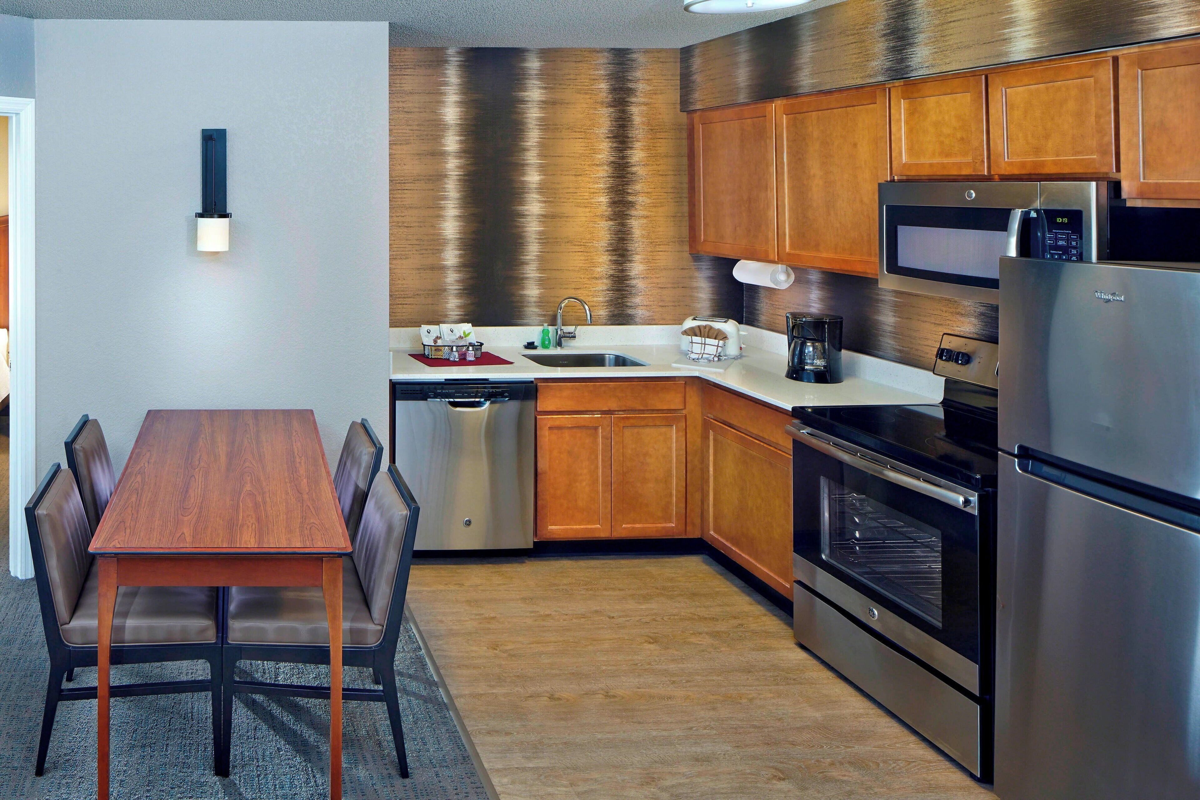 suite, 2 bedrooms, non smoking | desk, iron/ironing board, free cots/infant beds, free wifi