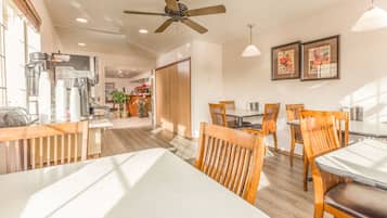 Breakfast area