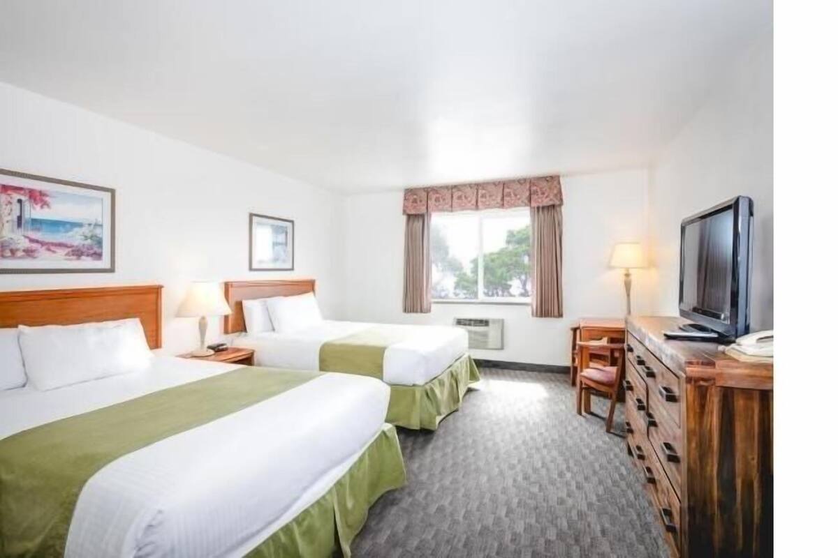 In-room safe, desk, iron/ironing board, free WiFi